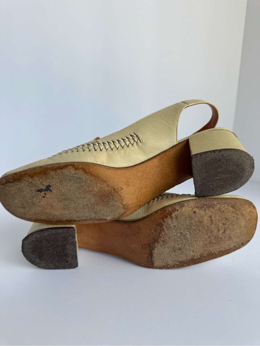 Clarks 70s Italian Leather Slingback Shoes 7.5 Narrow Block Heel Square Woven - Picture 13 of 14